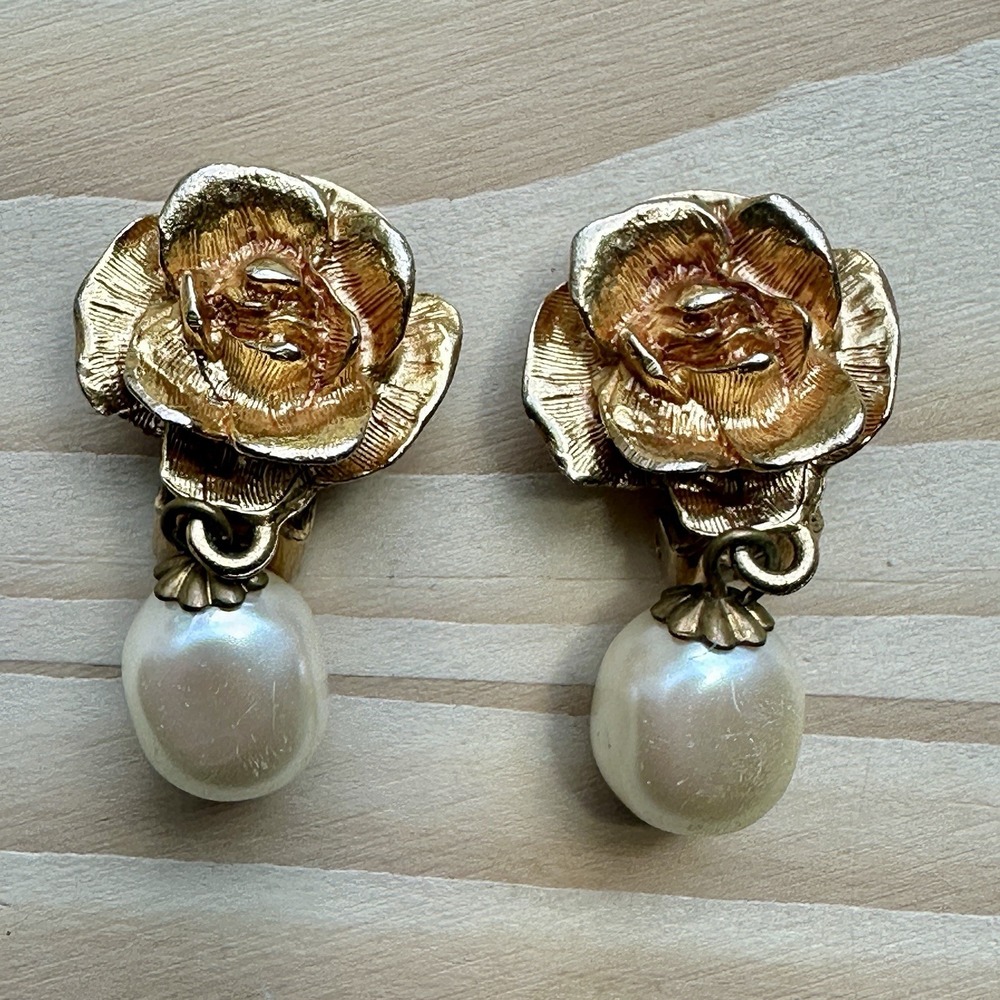 VTG Maeve Carr NY Earrings 1.25 Inch Rose Flower Statement Faux Pearl Gold Plate
